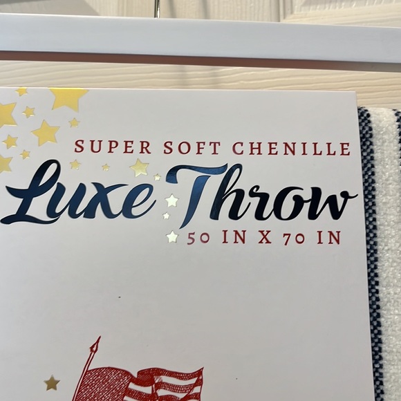 Americana chenille throw blanket. - Picture 2 of 3